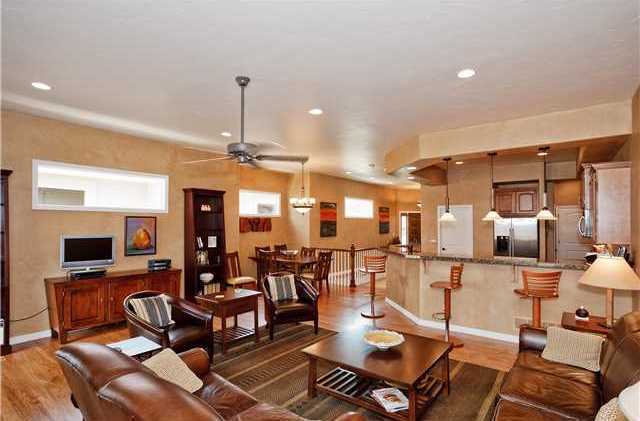 Building Photo - 13801 Paradise Villas Grove