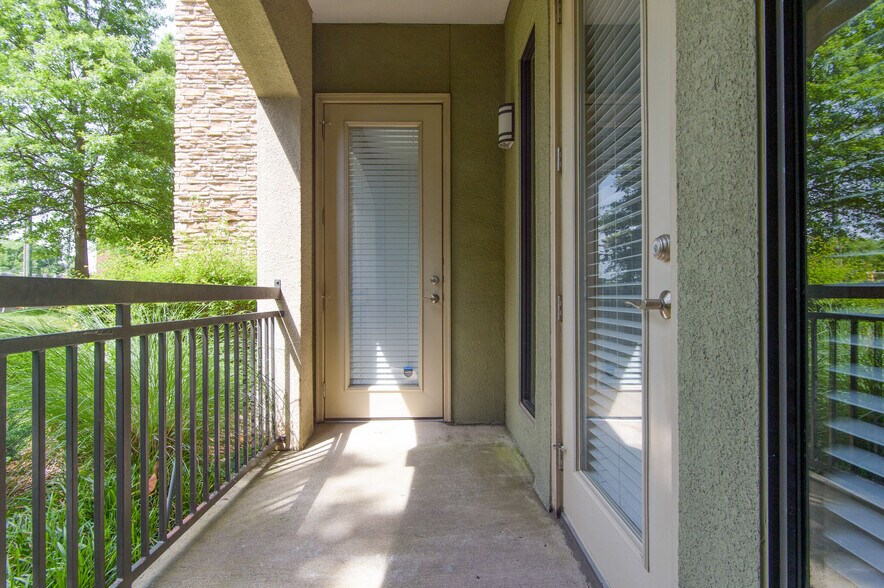 Building Photo - 2600 Hillsboro Pike
