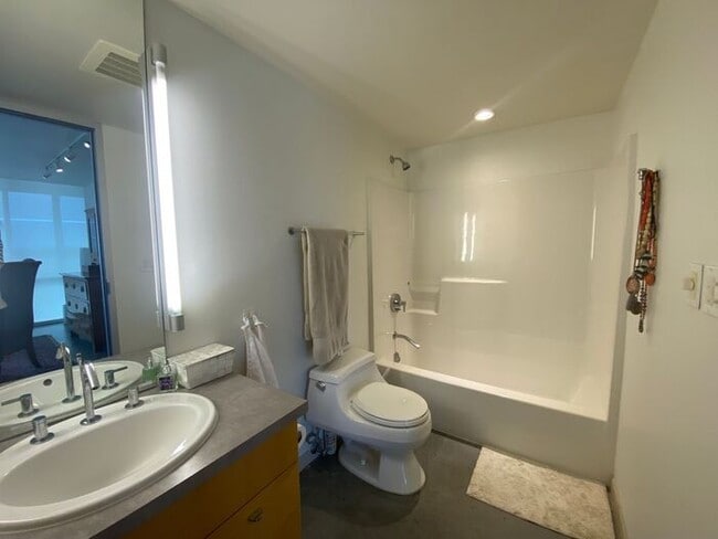 Building Photo - $2,400 | 1 Bedroom, 2 Bathroom Luxury Cond...