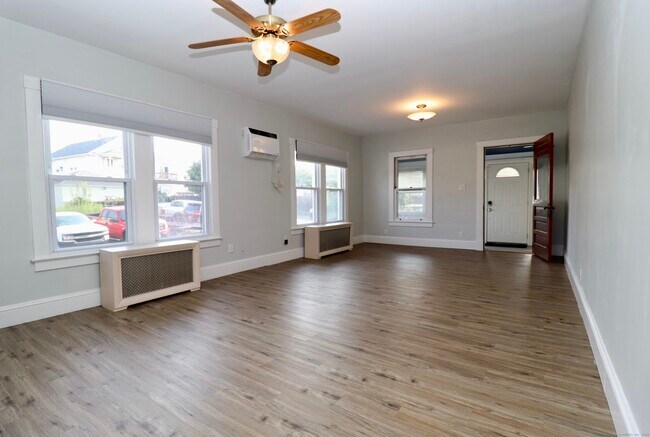 Building Photo - 32 Denison Ave
