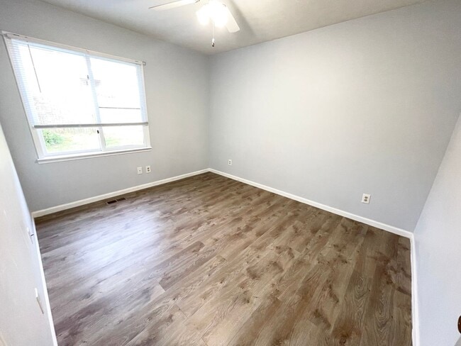 Building Photo - Charming Hendersonville Condo