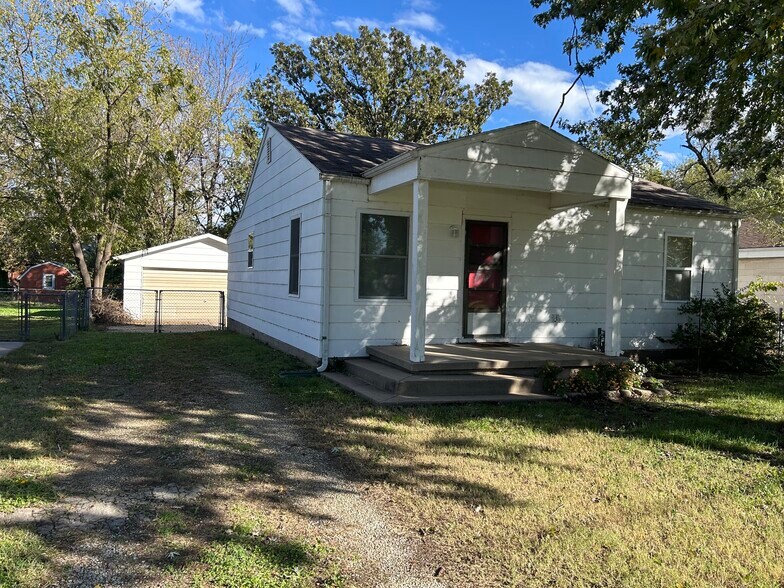 Building Photo - 808 N Sheridan St