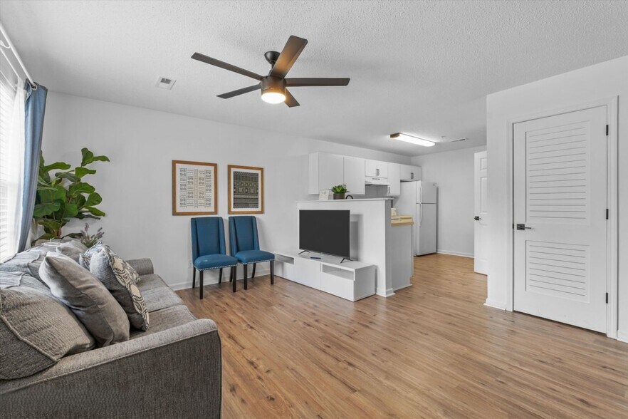 Livingroom - 1132 Fielding Dr