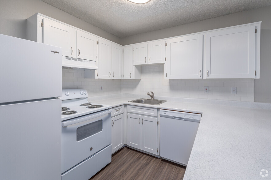 1BR, 1BA - 512SF - White Willow Apartments