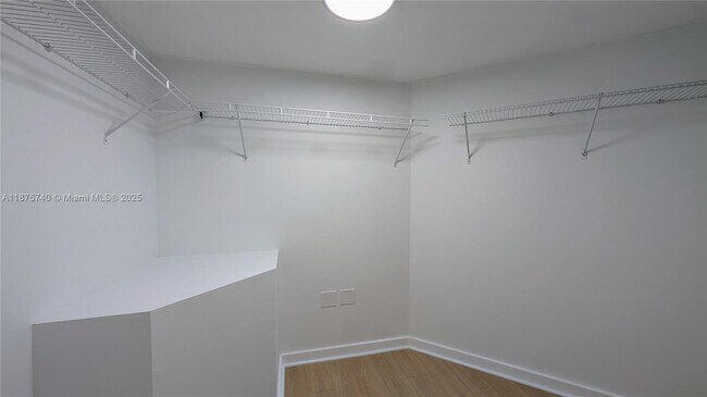 Building Photo - 350 S Miami Ave