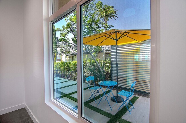 Building Photo - Lafayette Duplex