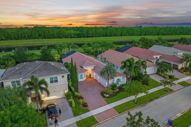 Building Photo - 236 Carina Dr