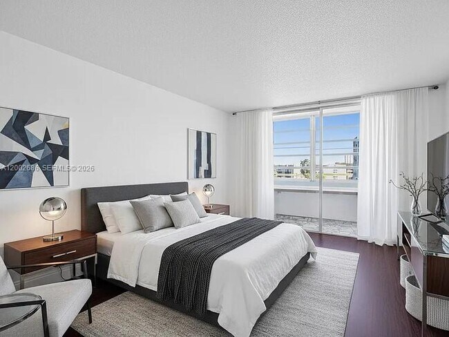 Building Photo - 1501 NE Miami Gardens Dr