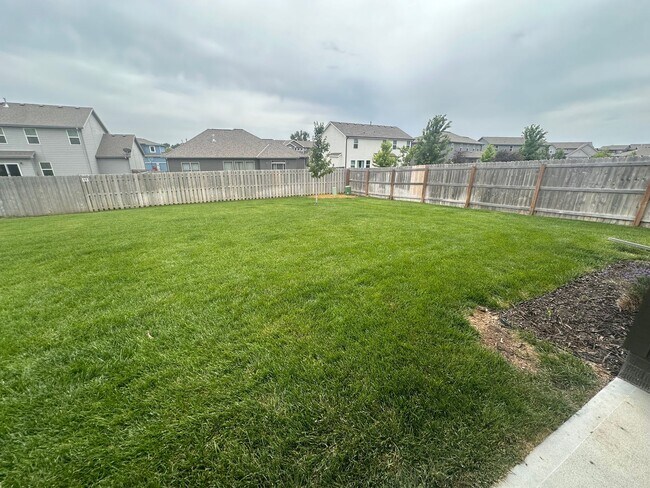 Building Photo - Home For Rent Papillion