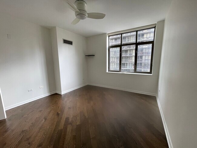 Building Photo - 630 N State St