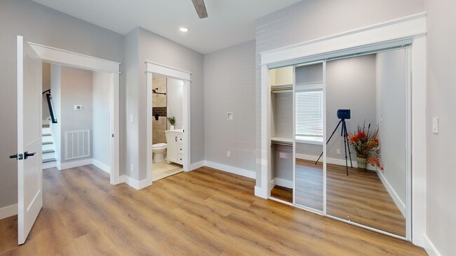 Building Photo - 5BR/5BA Fort Sanders Townhome | Corner of ...