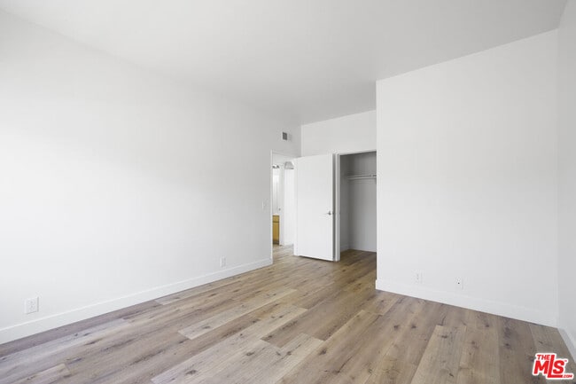 Building Photo - 22705 Del Valle St
