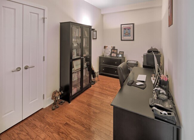 Building Photo - 1125 Maxwell Ln