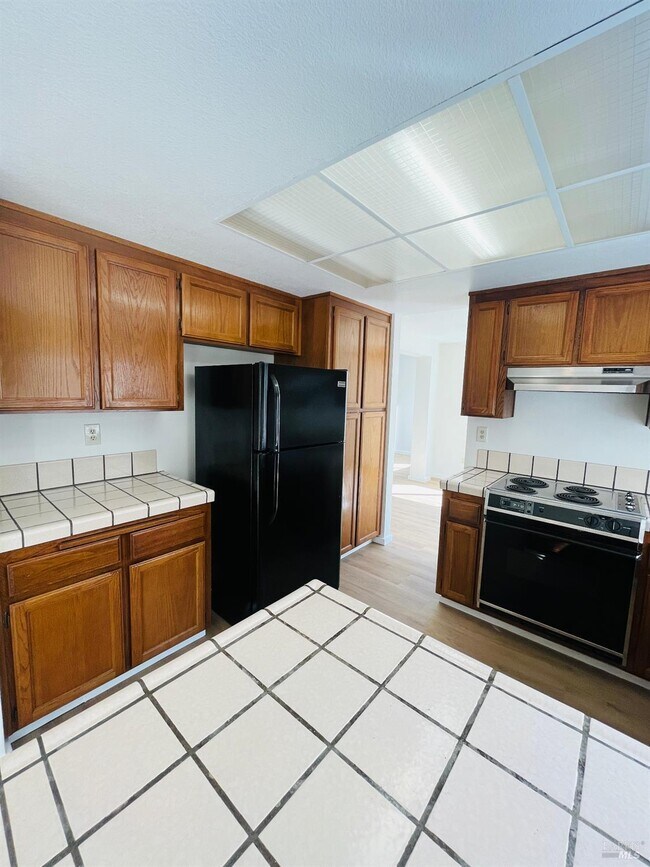 Building Photo - 111 Thresher Dr