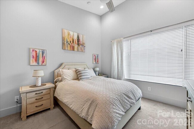 Building Photo - 241 Domain Way