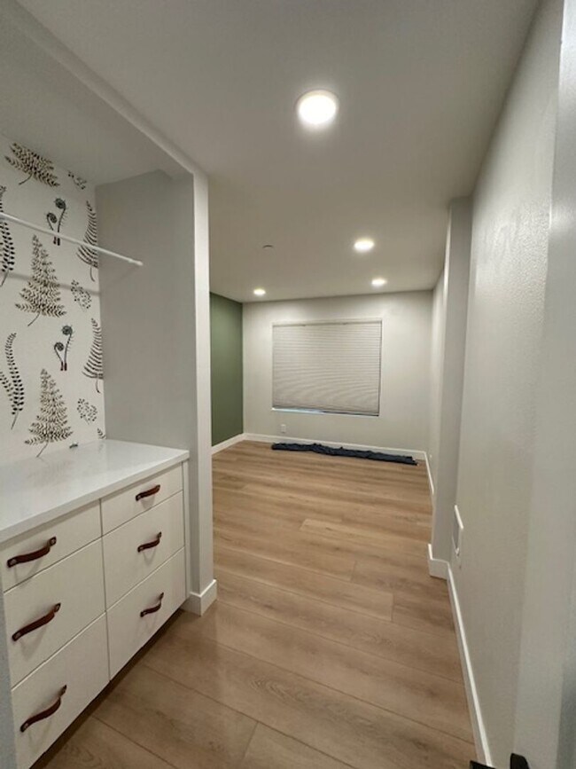 Building Photo - Stunning Bay Front Condominium on Sail Bay, San Diego, CA