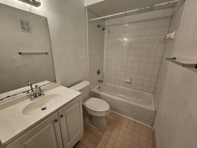 Building Photo - 8819 Springtree Lakes Dr