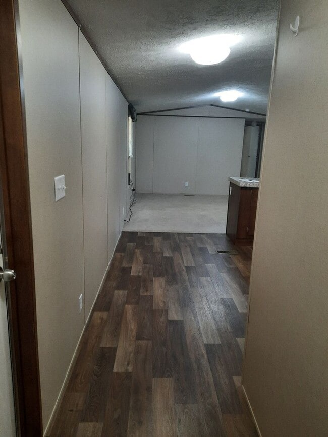 Building Photo - $1000 - 2 Bedroom / 2 Bath Mobile Home in ...