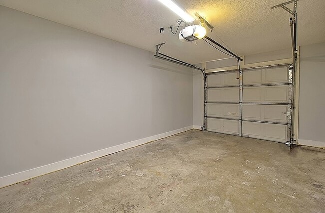 Building Photo - 210 Easy St