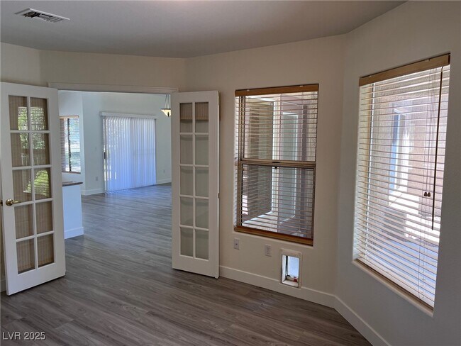 Building Photo - 9828 Villa Ridge Dr