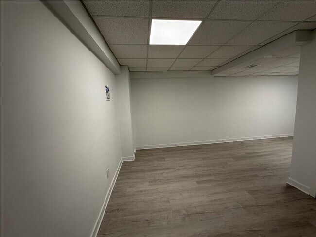 Building Photo - 3663 Heatherwood Dr NE