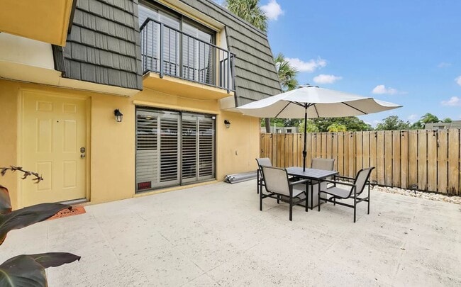 Building Photo - 117 1st Way