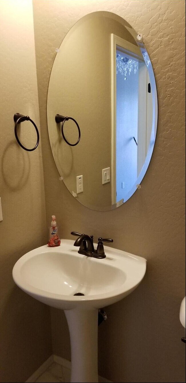 Building Photo - 2248 E Ottawa Ln