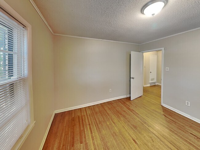 Building Photo - 5040 Sea Isle Rd