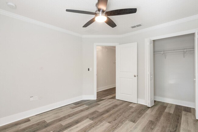 Building Photo - Live the Island Life – Move-In Ready 3 Bed...