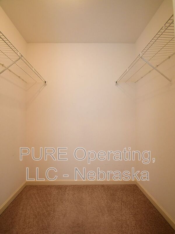 Building Photo - 16258 Loop St