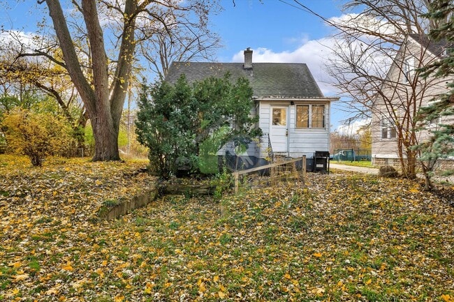 Building Photo - Fully Remodeled 3 bed 1 bath- Single Family Home!! JUST LISTED!