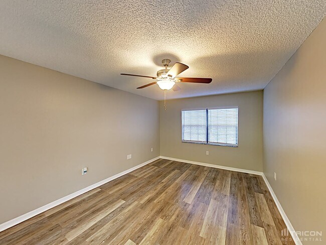 Building Photo - 10827 Claymont Dr