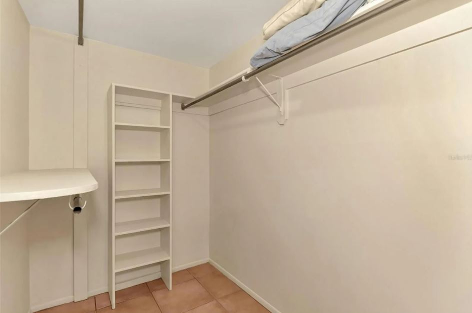 Building Photo - 1650 Pine Tree Ln