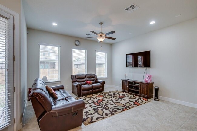 Building Photo - 708 Garner Park Dr