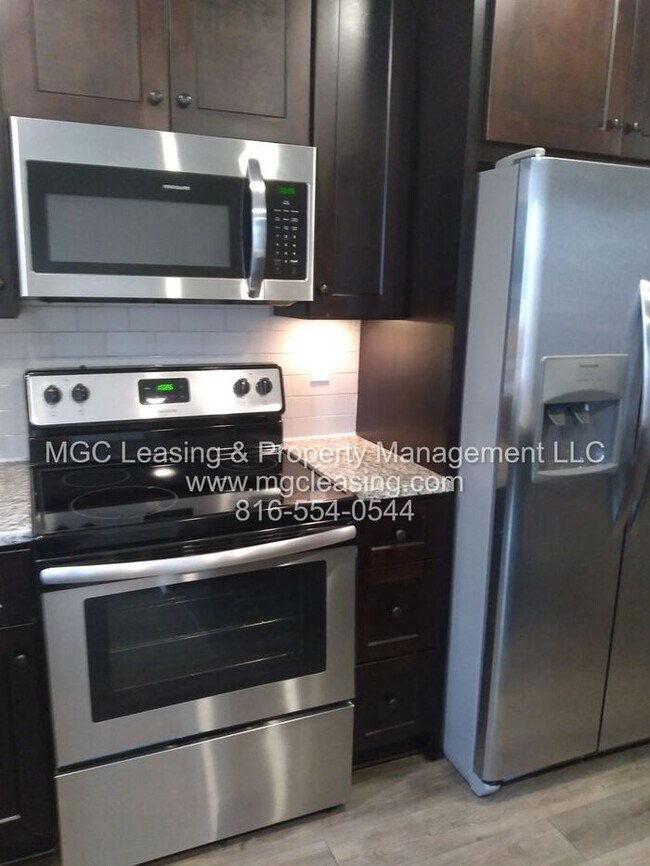 Building Photo - Beautiful Serrano Townhome with Walk-out Basement