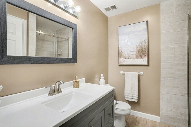 Building Photo - 2 BED 2 BATH CONDO NEAR BEACH