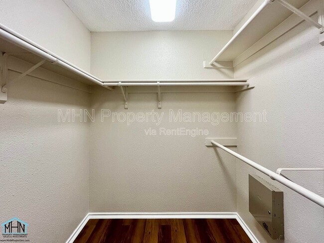 Building Photo - 1627 Firwick Dr