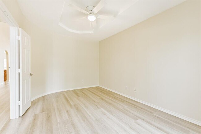 Building Photo - 11918 Mariposa Canyon Dr