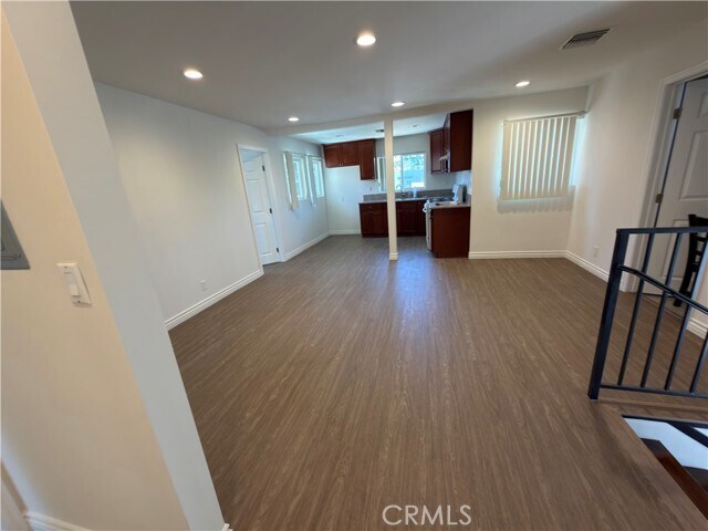 Building Photo - 465 N Marengo Ave