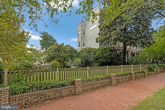 Primary Photo - 265 Kentucky Ave SE