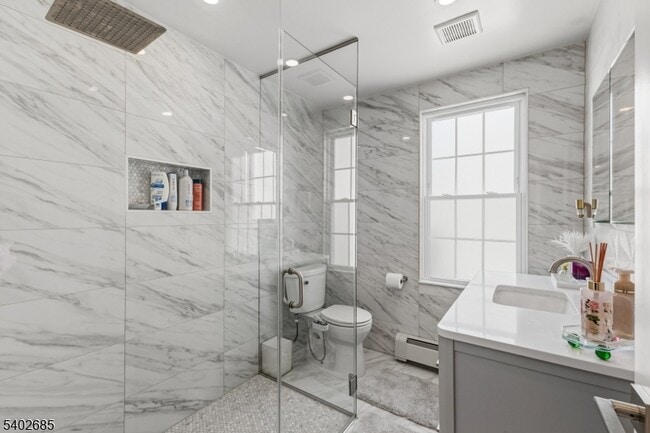 Building Photo - 48 Hobart Pl