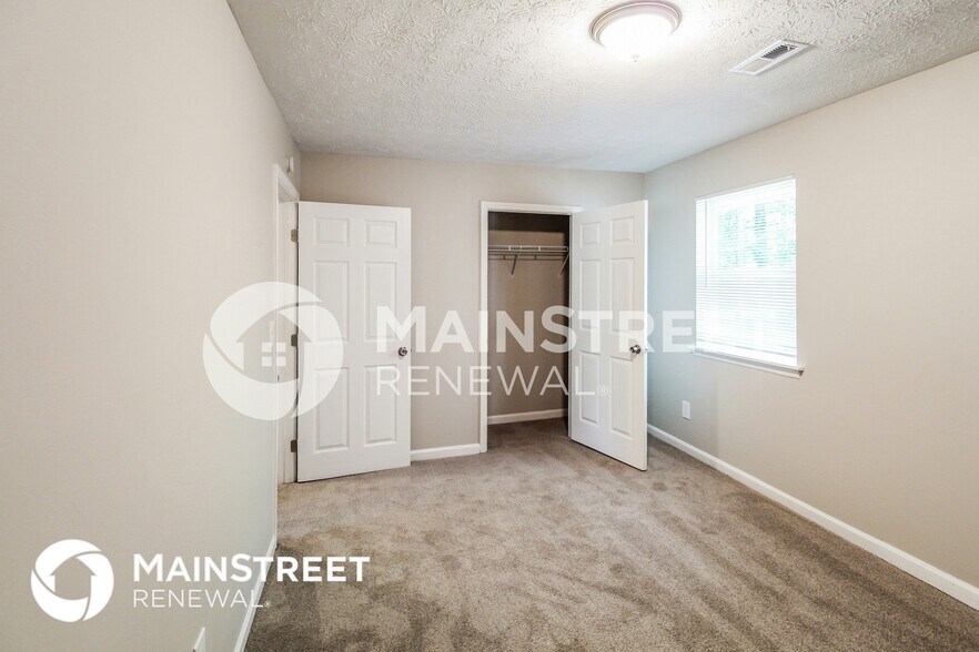 Building Photo - 6231 Willowbrook Dr