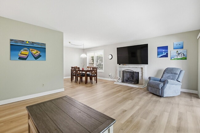 Building Photo - $3,200 - Charming 2-Bedroom + Optional 3rd Bedroom/Office Condo in Desirable Oaks North 55+ Commu...