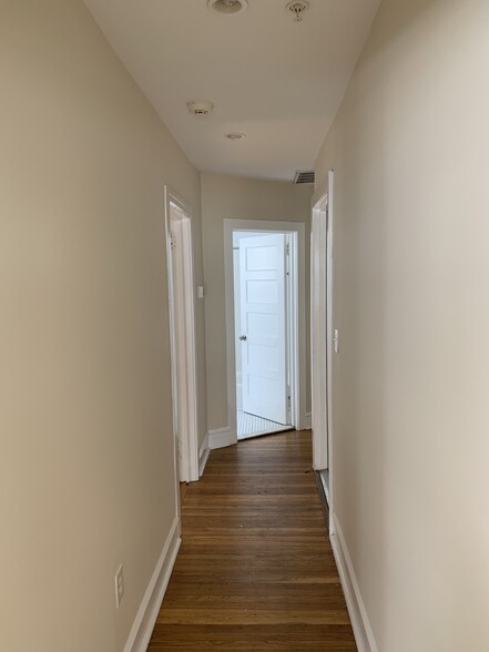 Building Photo - 39 Cricket Ave