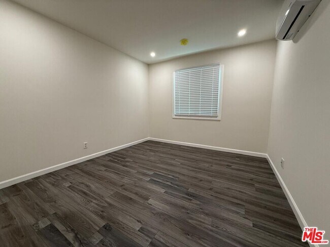 Building Photo - 1669 N Hollywood Way