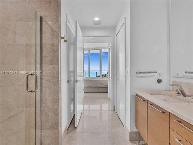 Building Photo - 17001 Collins Ave