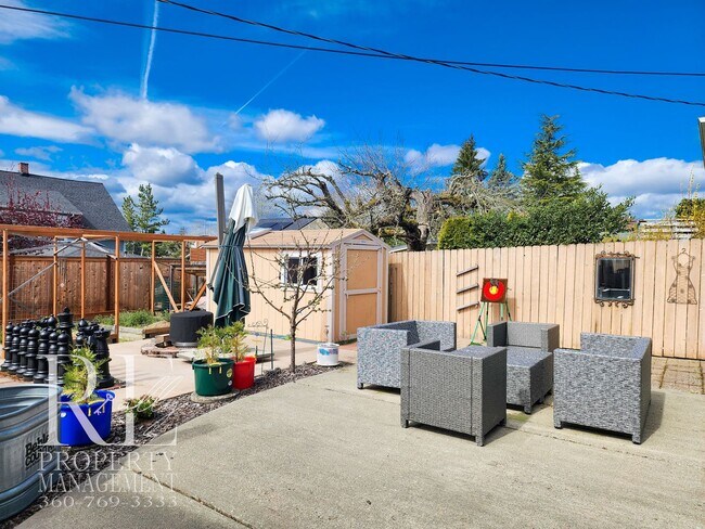 Building Photo - 2113 Brashem Ave