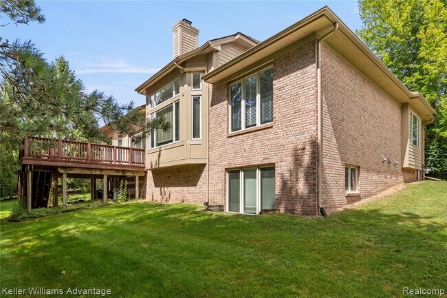 Building Photo - 47611 Manorwood Dr