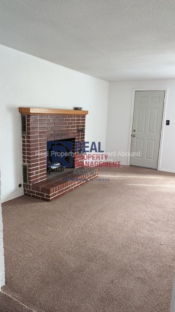 Building Photo - 1415 S New Haven Ave