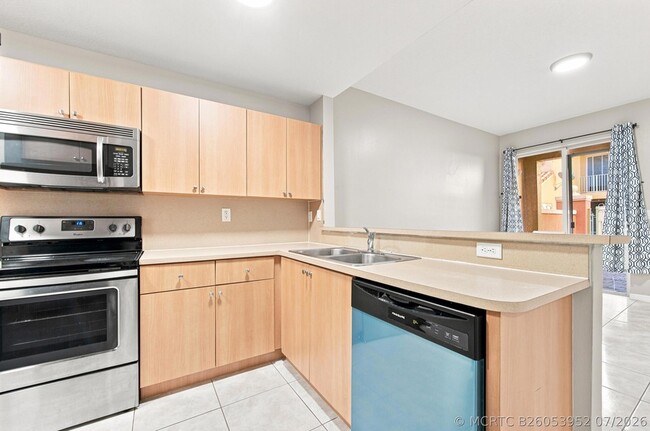 Building Photo - 732 SW 106th Ave